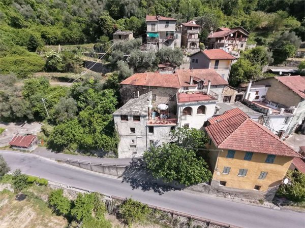 casa semindipendente in vendita a Pieve di Teco in zona Acquetico