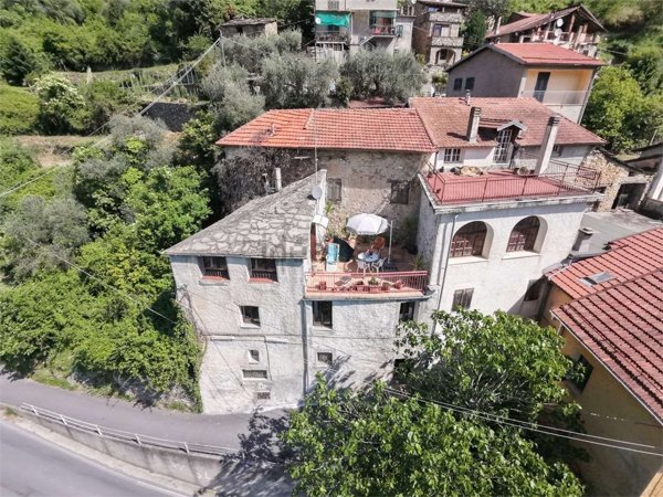 casa semindipendente in vendita a Pieve di Teco in zona Acquetico