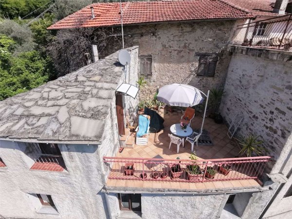 casa semindipendente in vendita a Pieve di Teco in zona Acquetico