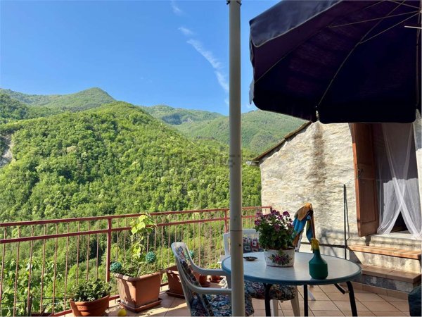 casa semindipendente in vendita a Pieve di Teco in zona Acquetico