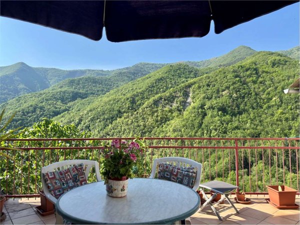 casa semindipendente in vendita a Pieve di Teco in zona Acquetico
