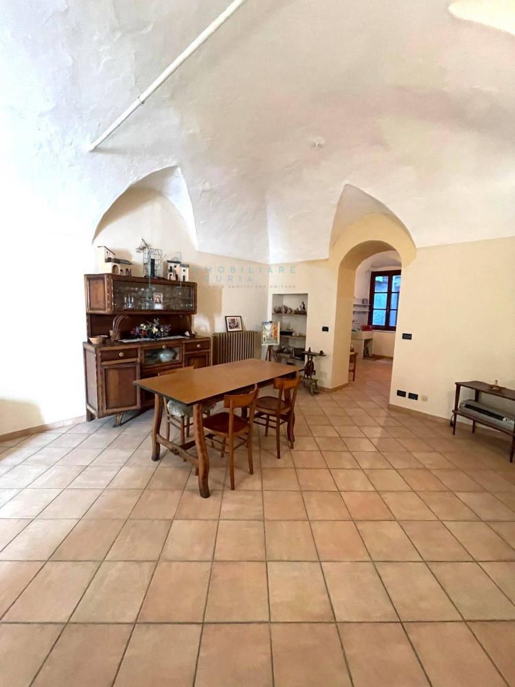 casa indipendente in vendita a Pieve di Teco