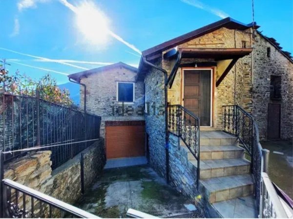 casa indipendente in vendita a Pieve di Teco in zona Acquetico
