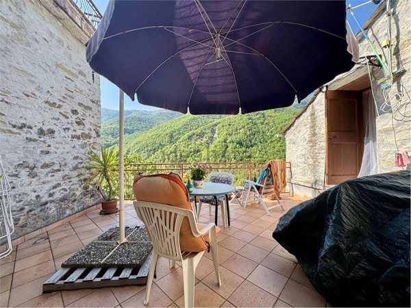 casa semindipendente in vendita a Pieve di Teco in zona Acquetico