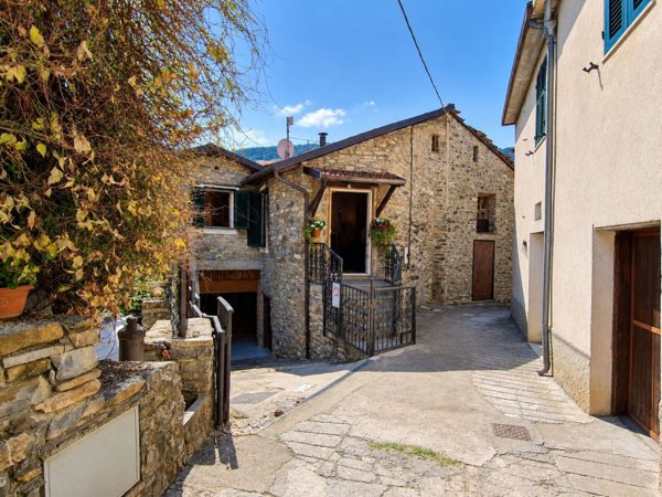 appartamento in vendita a Pieve di Teco in zona Acquetico
