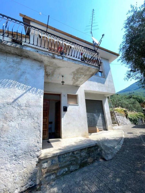 casa indipendente in vendita a Pieve di Teco in zona Nirasca