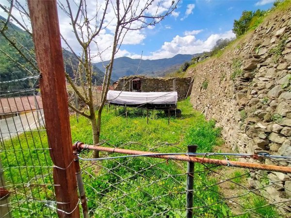 locale di sgombero in vendita a Pigna