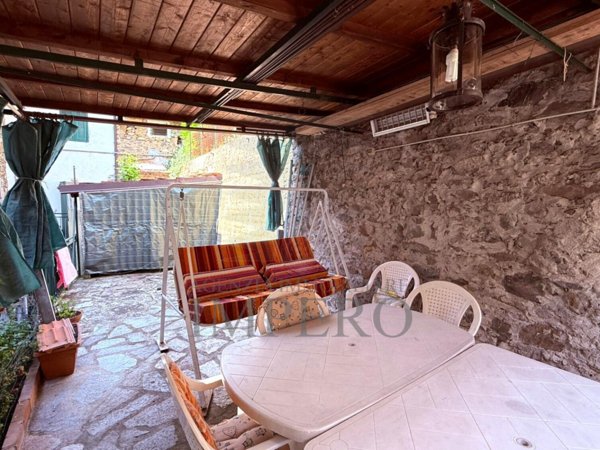 casa semindipendente in vendita a Pigna