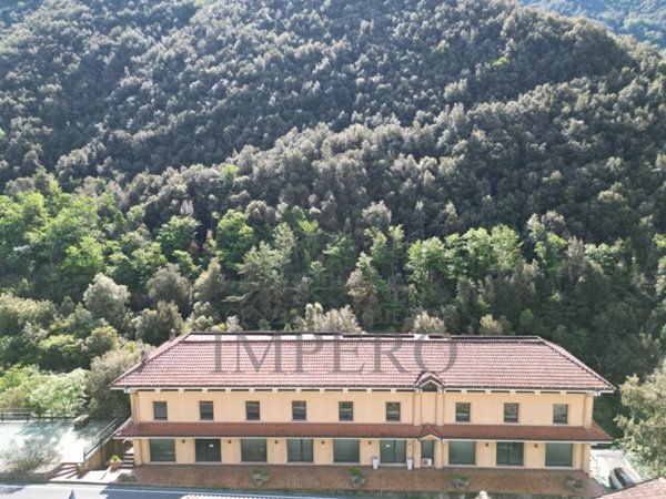 locale commerciale in vendita a Pigna