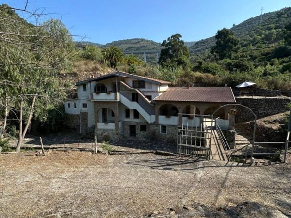 casa indipendente in vendita a Pompeiana