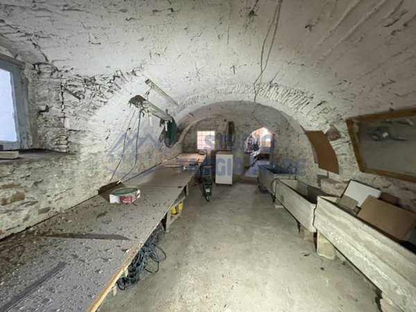 locale di sgombero in vendita a Pompeiana