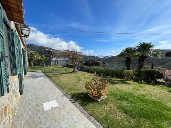 casa indipendente in vendita a Pompeiana