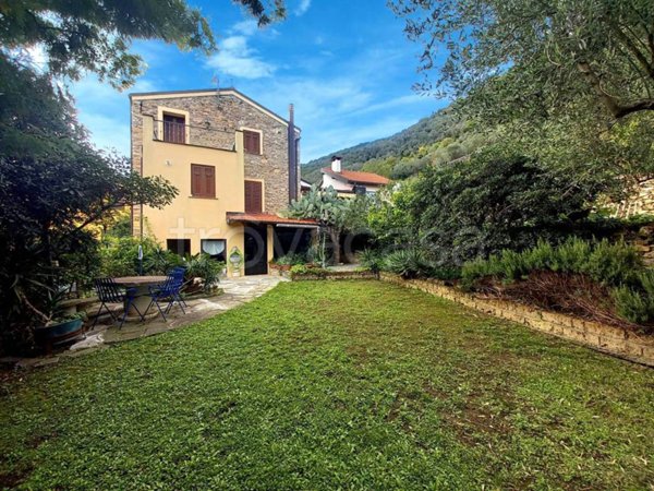 casa indipendente in vendita a Pontedassio
