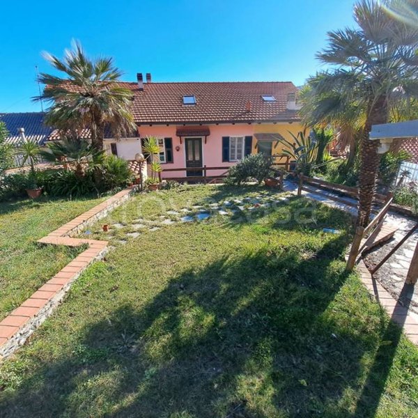 casa indipendente in vendita a Pontedassio in zona Villa Viani