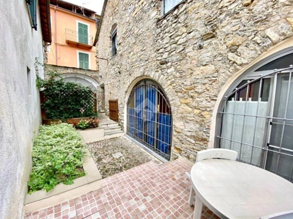 casa indipendente in vendita a Pontedassio