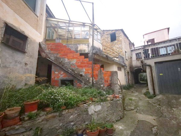 appartamento in vendita a Pontedassio in zona Bestagno
