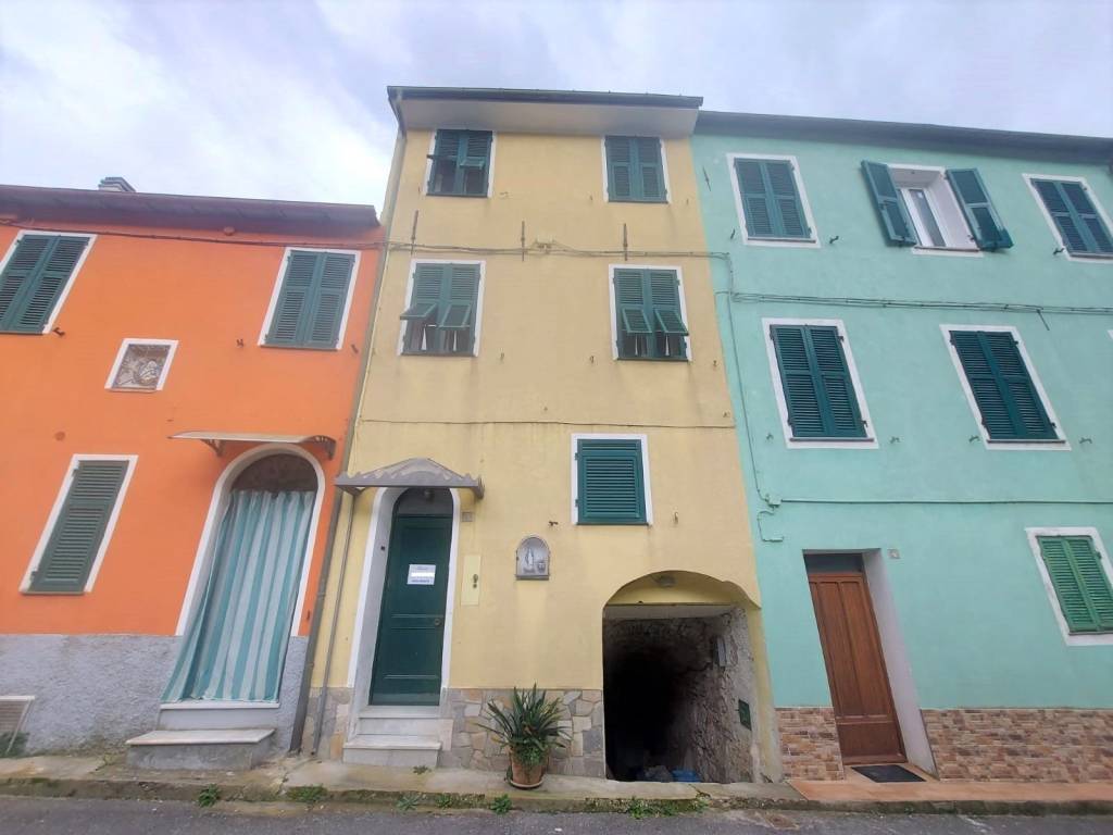 casa indipendente in vendita a Pontedassio