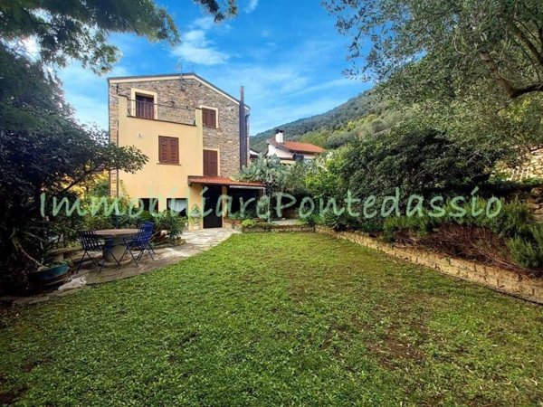 casa indipendente in vendita a Pontedassio