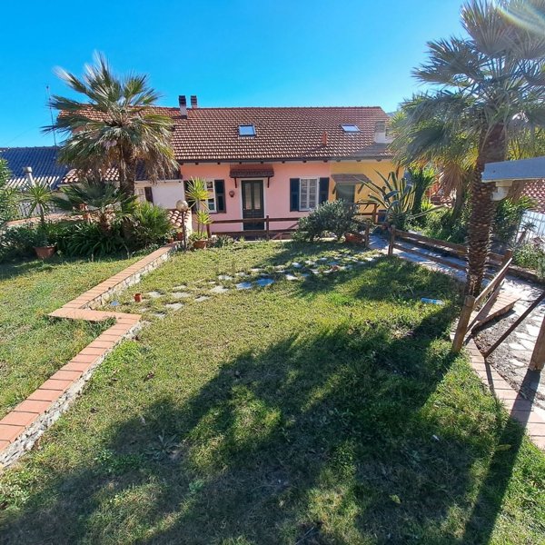 casa indipendente in vendita a Pontedassio in zona Villa Viani