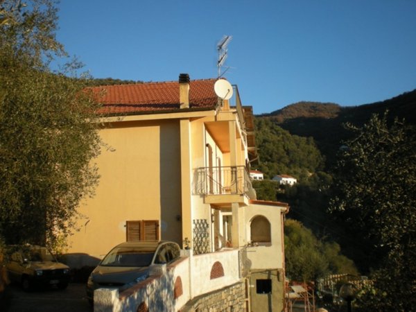 casa indipendente in vendita a Pontedassio