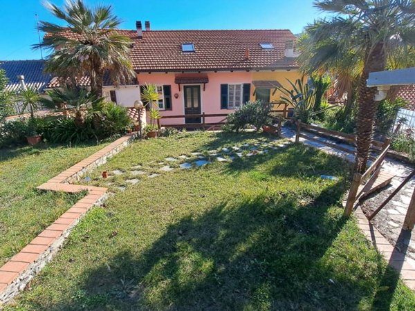 casa indipendente in vendita a Pontedassio in zona Villa Viani