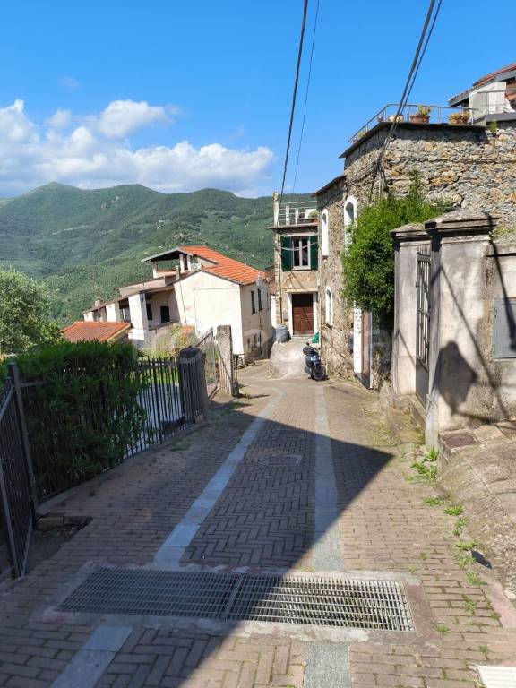 appartamento in vendita a Pontedassio in zona Bestagno