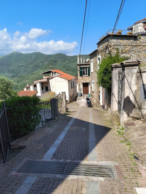 appartamento in vendita a Pontedassio in zona Bestagno