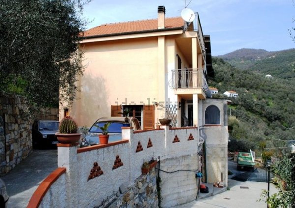 casa indipendente in vendita a Pontedassio