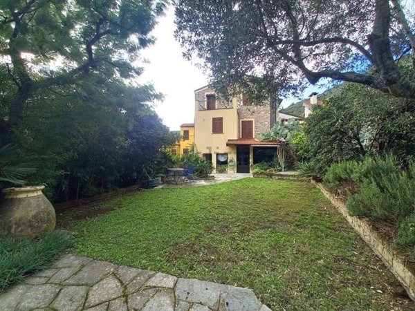 casa indipendente in vendita a Pontedassio