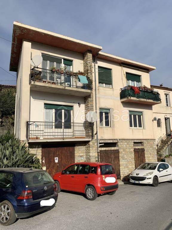appartamento in vendita a Pontedassio in zona Bestagno