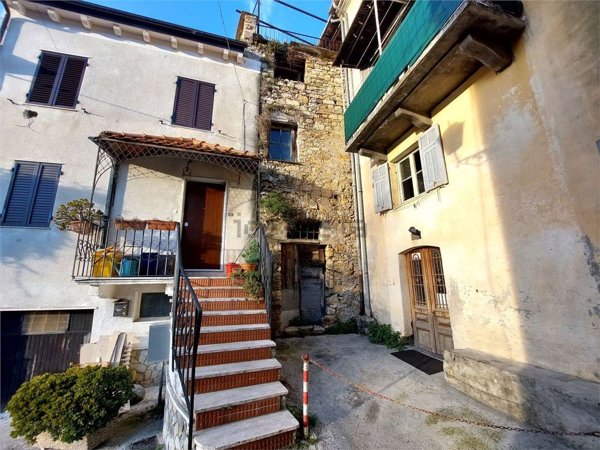casa indipendente in vendita a Pontedassio