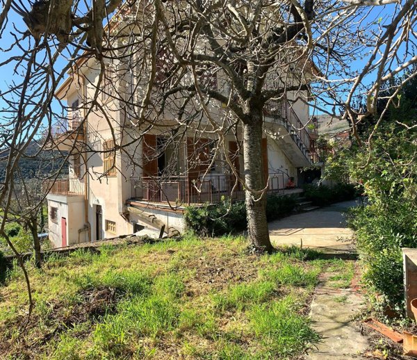 casa indipendente in vendita a Pontedassio