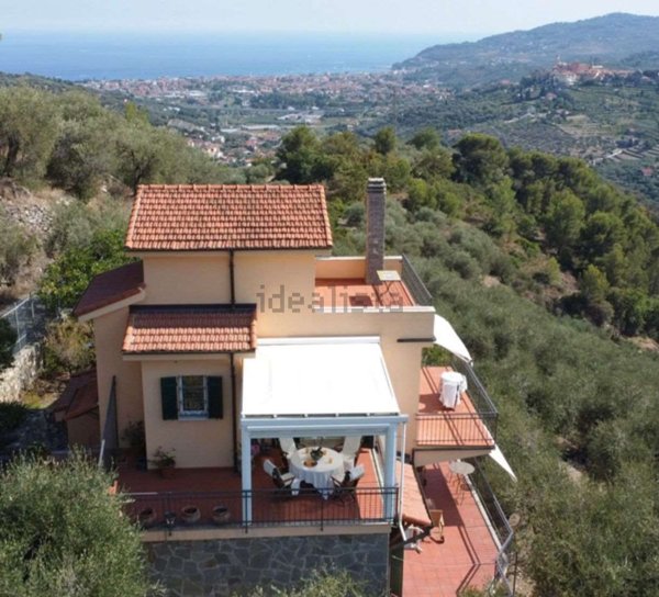 casa indipendente in vendita a Pontedassio