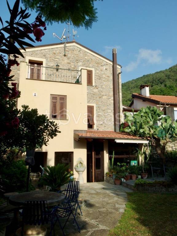 casa indipendente in vendita a Pontedassio