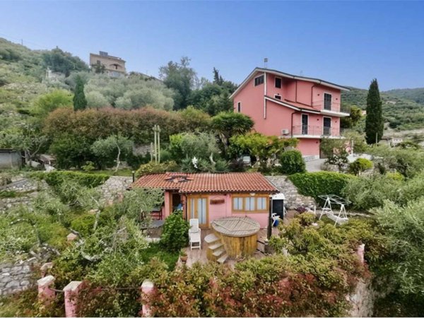casa indipendente in vendita a Pontedassio