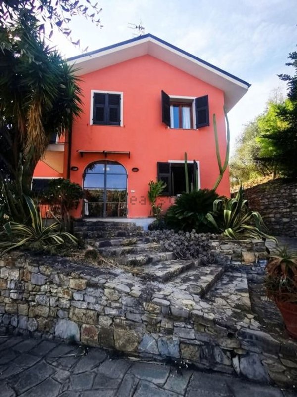 casa indipendente in vendita a Pontedassio