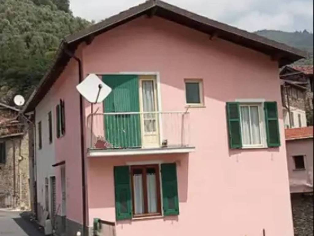 casa indipendente in vendita a Pornassio in zona Ponti