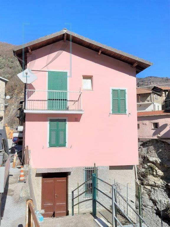 casa indipendente in vendita a Pornassio in zona Ponti