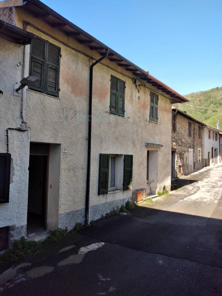 casa indipendente in vendita a Pornassio in zona Ottano