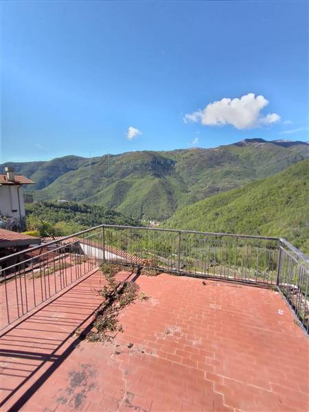 casa indipendente in vendita a Pornassio in zona Ottano