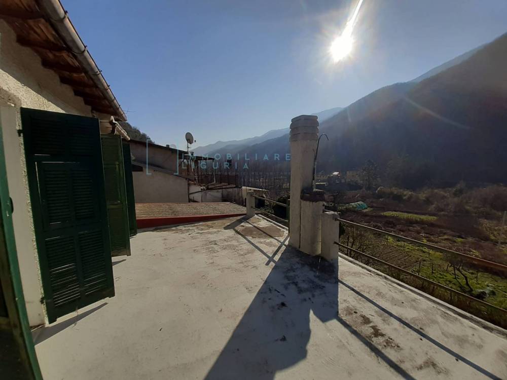 casa indipendente in vendita a Pornassio in zona Ponti