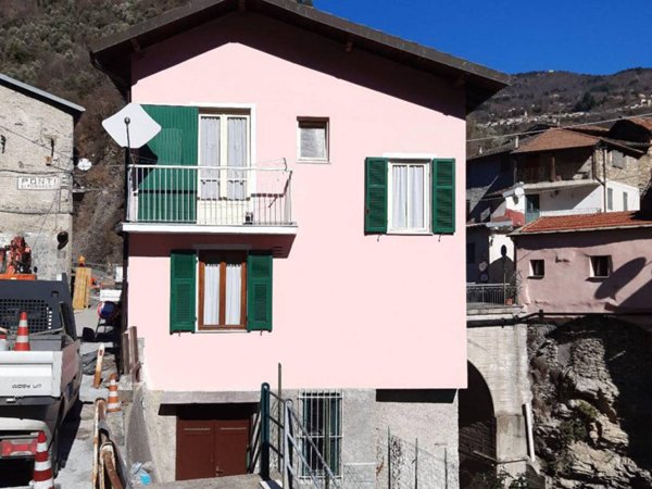 casa indipendente in vendita a Pornassio