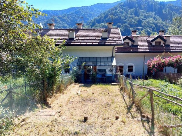 casa indipendente in vendita a Pornassio in zona Nava