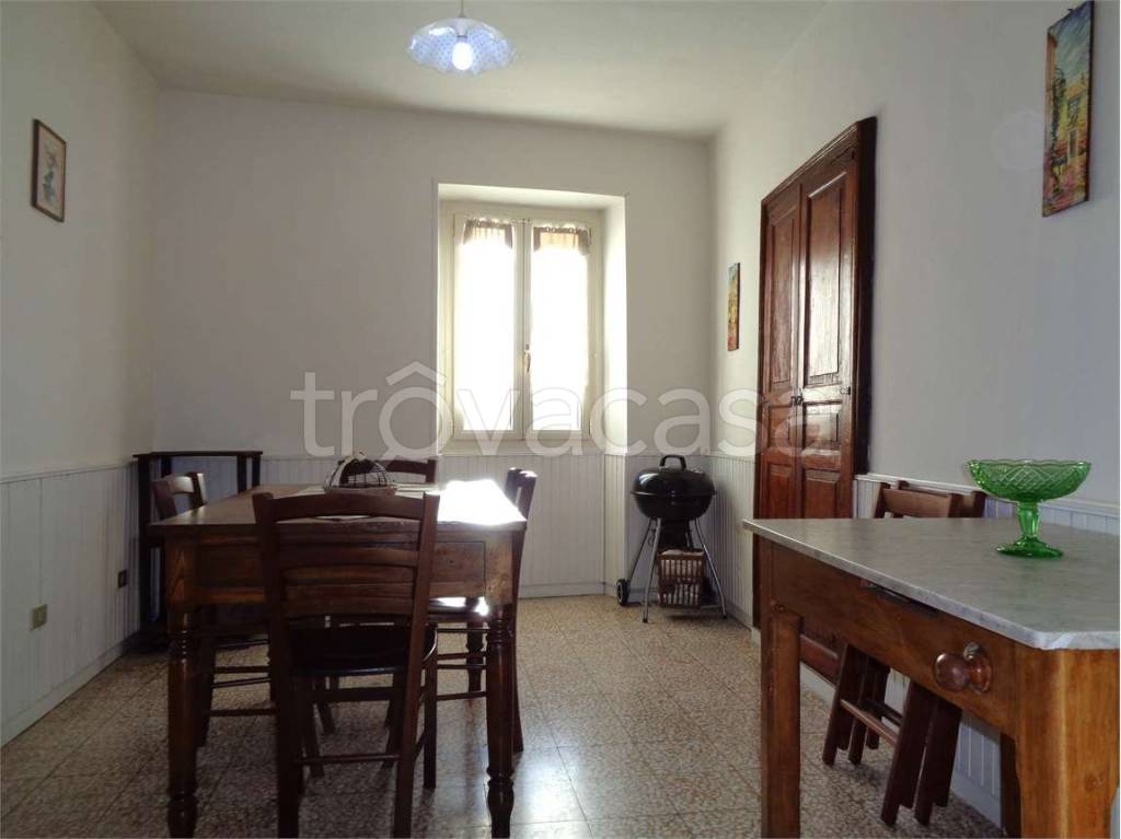 casa indipendente in vendita a Pornassio in zona Ottano
