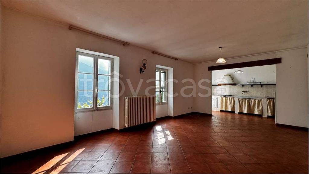 casa indipendente in vendita a Pornassio