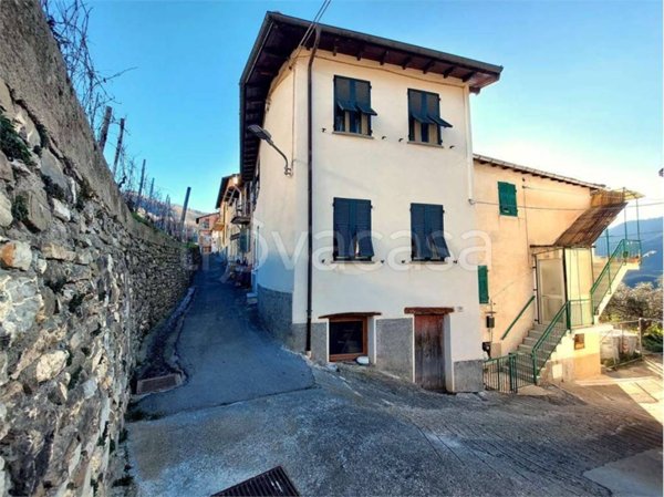 casa indipendente in vendita a Pornassio in zona Villa
