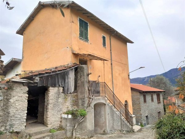 casa indipendente in vendita a Pornassio in zona Villa