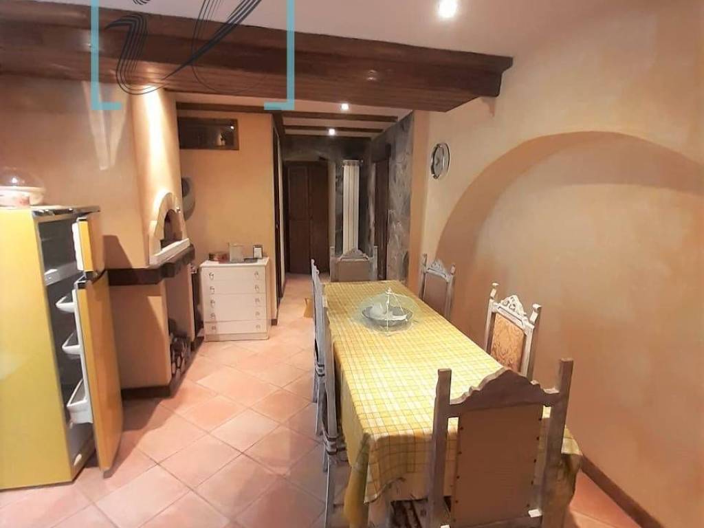 casa indipendente in vendita a Pornassio in zona Ottano