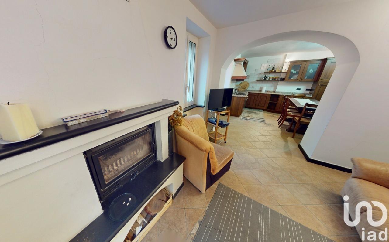 casa indipendente in vendita a Pornassio in zona Villa