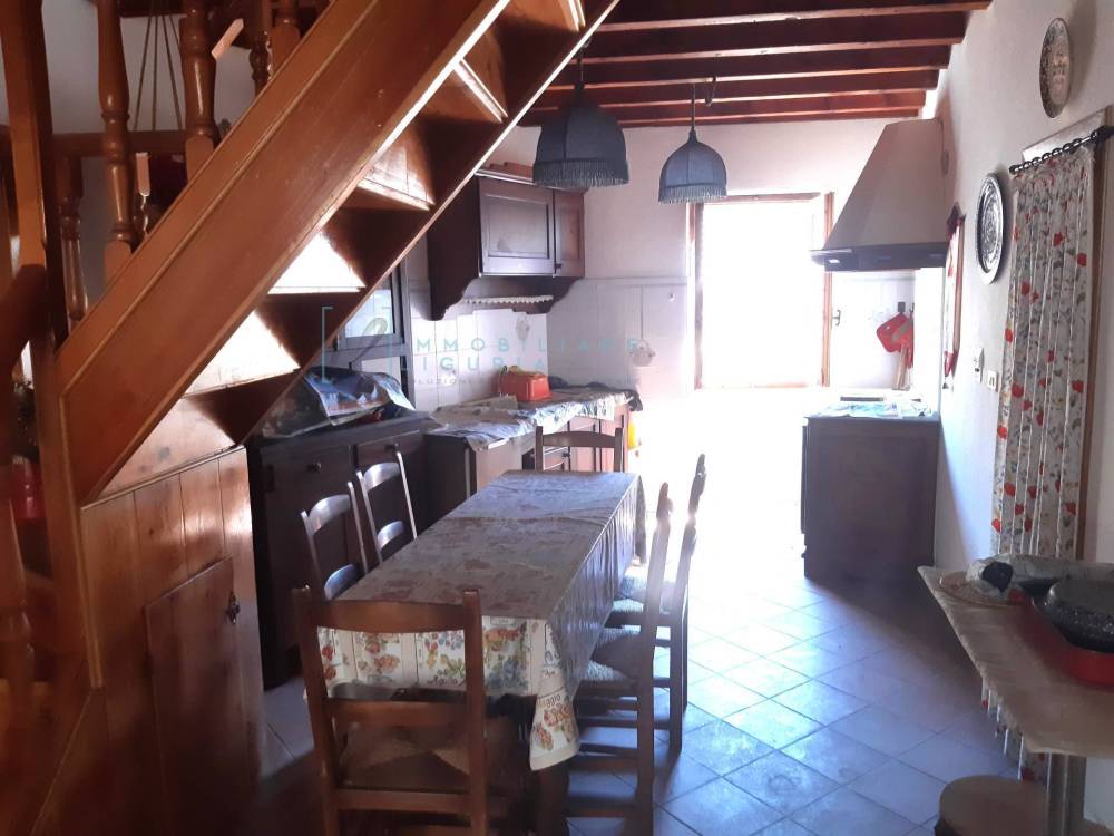 casa indipendente in vendita a Pornassio in zona Ponti